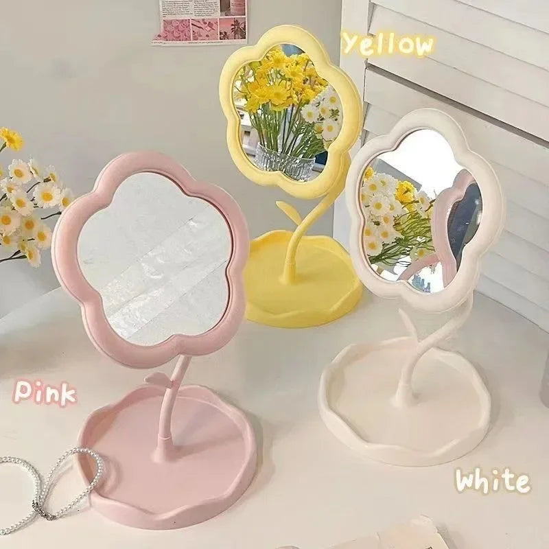 Espejo de escritorio creativo con diseño floral para dormitorios; pieza de gran valor estético y estilo sofisticado, ideal para tocadores y decoración del hogar.