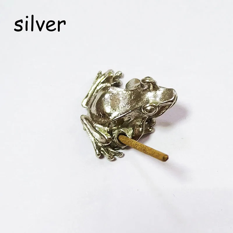 Quemador de incienso vintage de aleación con diseño de rana zen; soporte para varitas de incienso de sándalo; mini escultura decorativa para el hogar y mascota de té.